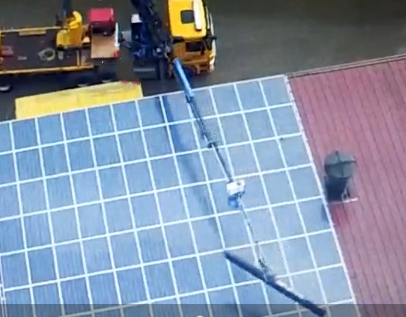 高空太陽(yáng)能板洗掃車