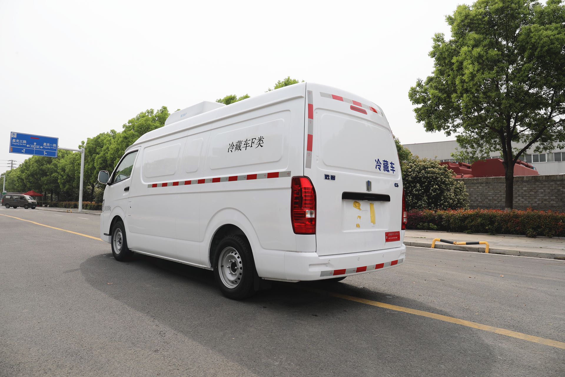 吉利純電動E6面包冷藏車