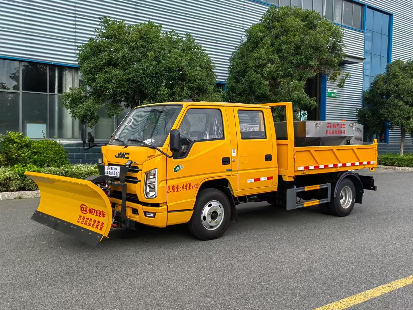 藍牌江鈴多功能掃雪融雪一體車